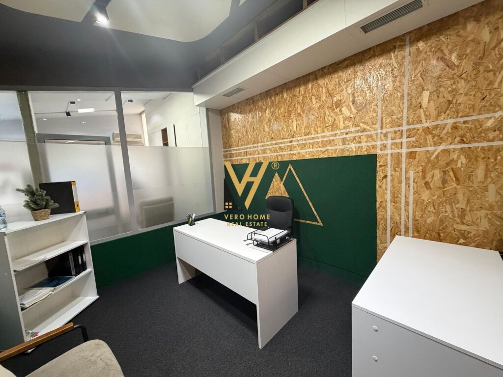 LOCALE UFFICIO CONDIVISO IN AFFITTO A MYSLYM SHYRI 20.000 LEKE