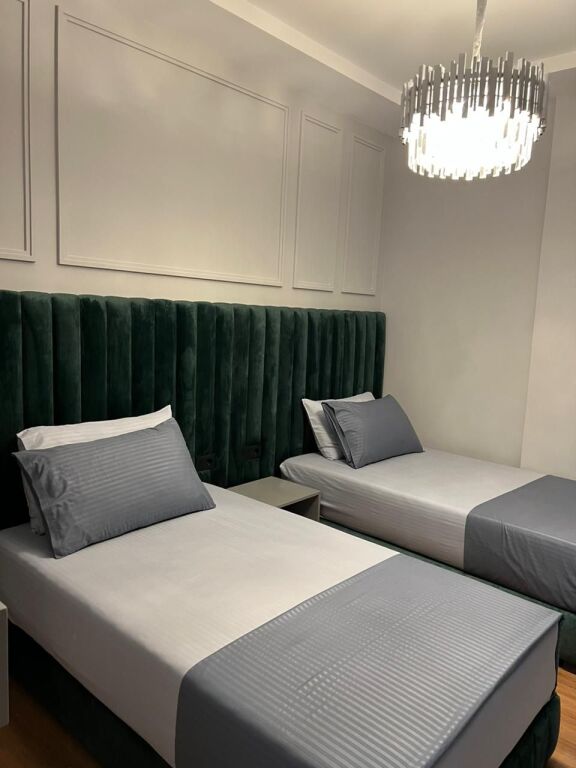 🏡 Jepet me qira apartament 2+1 + post parkimi 📍 Pranë TEG, Rezidenca “Secret Garden”💶 Çmimi: 1,300€/muaj