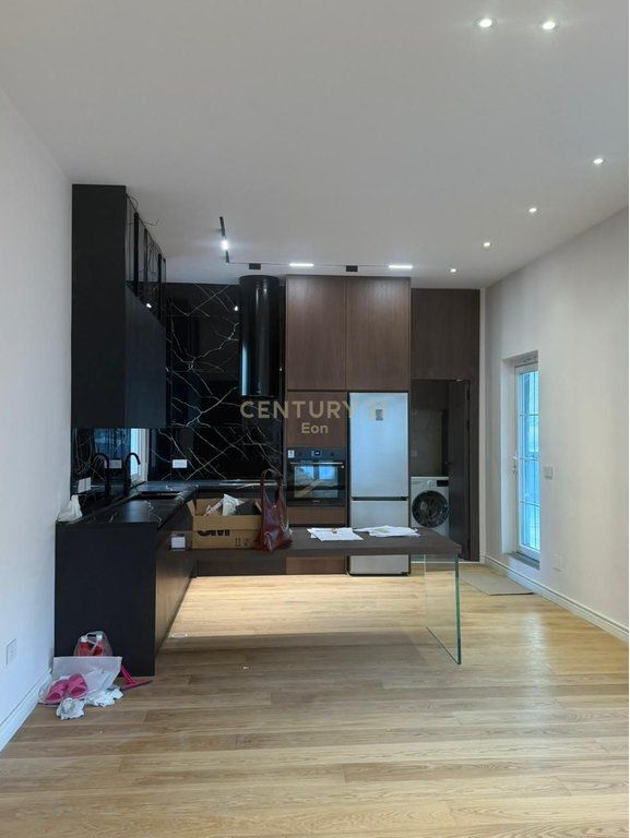 SHITET APARTAMENT 2+1 | 128m² + 148m² VERANDE | NE QENDER TE DURRESIT!