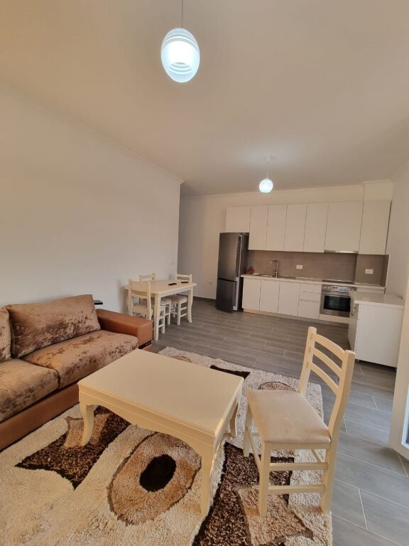 AFFITTASI  2+1 CASA PRIVATA (2° PIANO)
