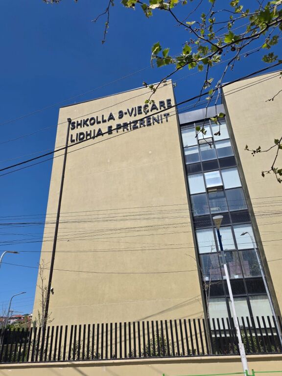 📍Paskuqan Shkolla Lidhja Prizerenit Shitet Apartament 2+1+2