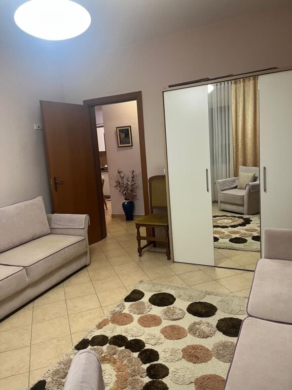🏡 Jepet me qira 2+1 – 📍 Përballë Klinikës At Luigji Monti, Rr. e Kavajës💶 700 €/muaj