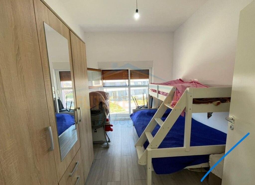 OKAZION  Shitet, Apartament 2+1+2 , Kompleksi Mangalem, Tiranë.