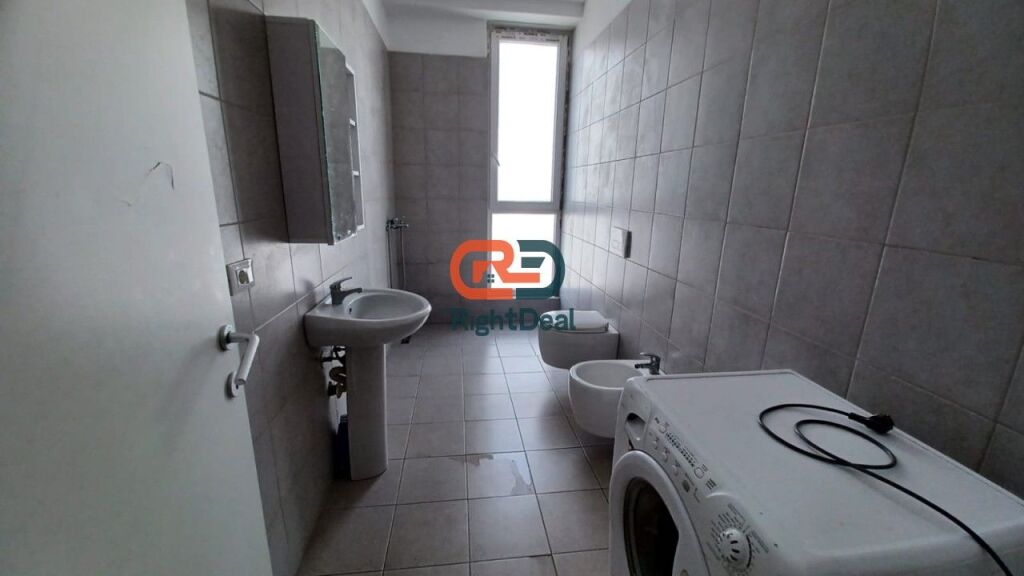 Tek Bulevardi I Ri, Jepet Me Qira Apartament 2+1+2 Me Planimetri Perfekte, Ideal Per Banim!!!