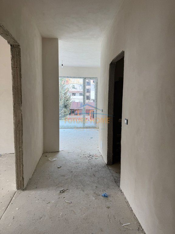 Shitet apartament 2+1+2 prane Fushes se Alidemit