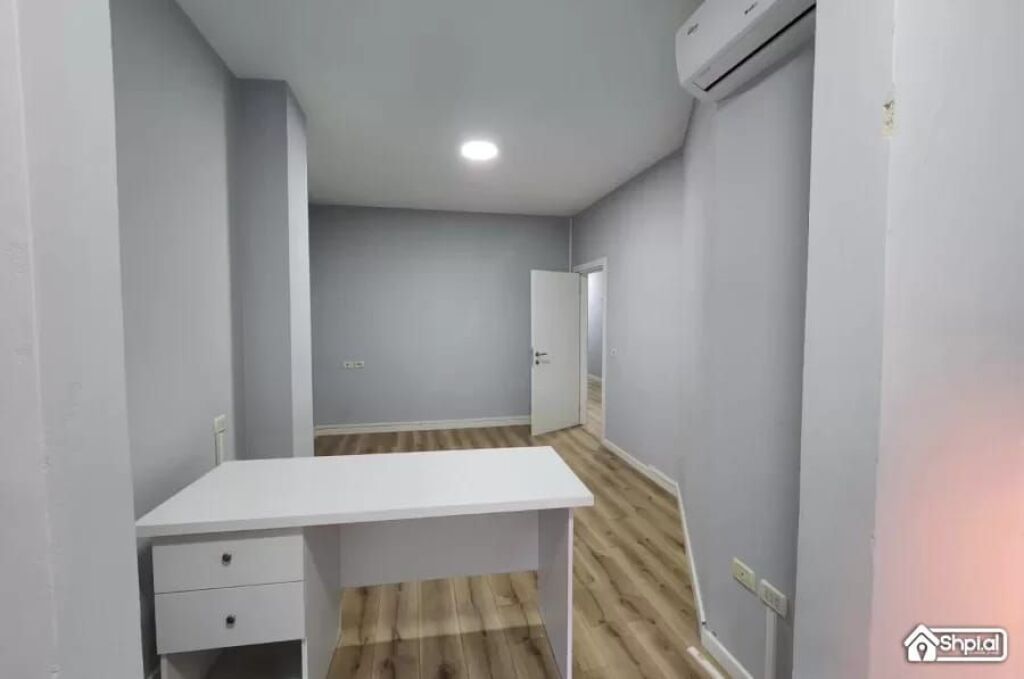 🤩Shitet : 2+1+2🚾 &amp; Ballkon Gjigand!! 📍( Myslym Shyri - Mulliri Vjetër/Rr. Islam Alla) 400m nga Sheshi Skëndërbe 122m², Kati 4, Orientim Lindje, Çmimi 297.000€ ✨️