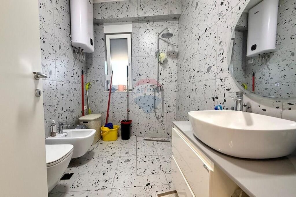 Apartament luksoz ne shitje tek Bulevardi i Ri!