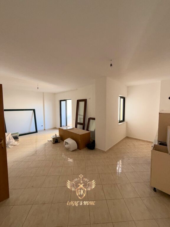 SHITET 2+1+2 me 2 Ballkone 150.000€  📍Markata Durres