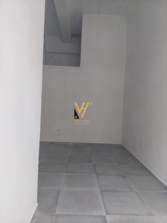 SHOP 54 M2 FOR RENT AT MINE PEZA 800 EURO