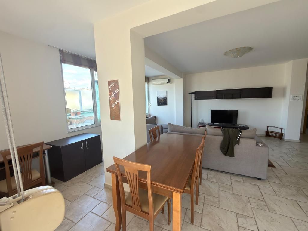 Piazza Willson, Vendita Appartamento 2+1 Con Veranda