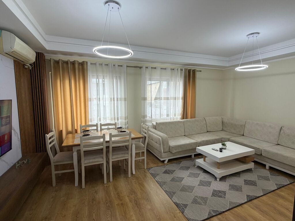 Shitet Apartament 2+1+2 në Astir