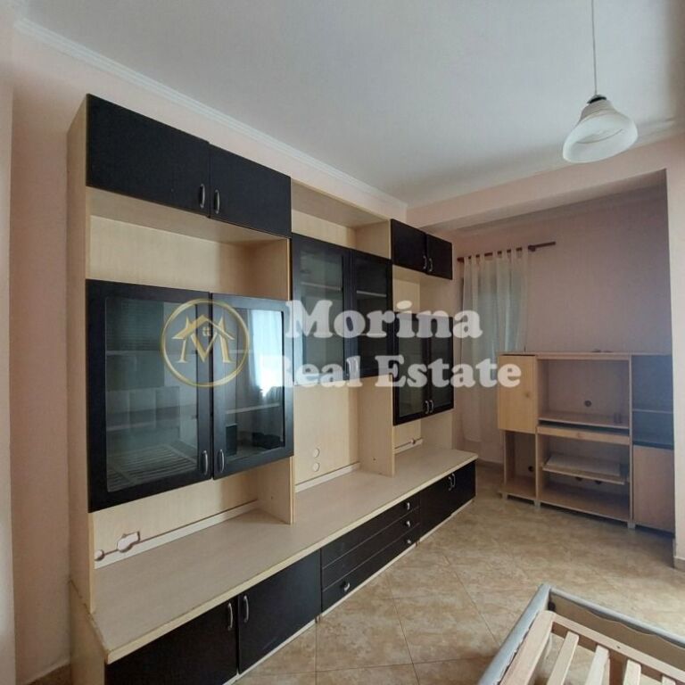Rent | Private house 2 + 1 | United School | 450 €/month