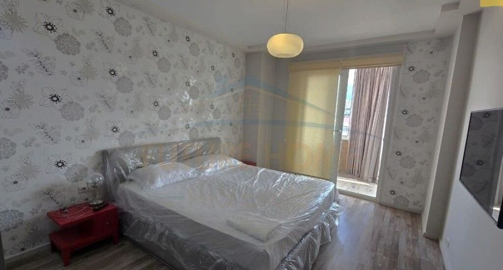 Shitet, Apartament 2+1+2, Blloku i Vilave Selitë, Tiranë