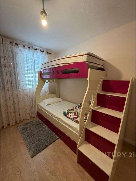 JEPET APARTAMENT 3+1+2 ME QERA NE VOLLGA , DURRES !