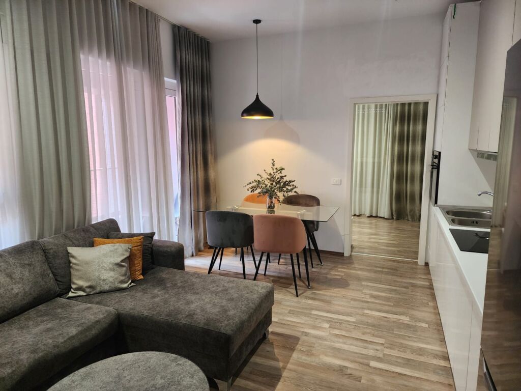 Apartament 1+1 me qera Kompleksi Mangalem ! 400 Euro !