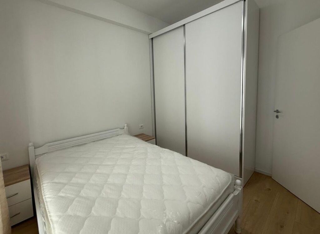 🏡 Apartament 1+1 me qira – Kadiu, Ali Demi 📍 • Sipërfaqe: 65 m² • Kati: 5 banim • Tipologjia: 1+1 ✨ Apartament i përshtatshëm për çift ose individë, në një zonë të qetë dhe me akses të mirë në qytet. 💰 Çmimi: 40,000 Lek / muaj 📞 Na kontaktoni për më shumë informacion ose për një vizitë!