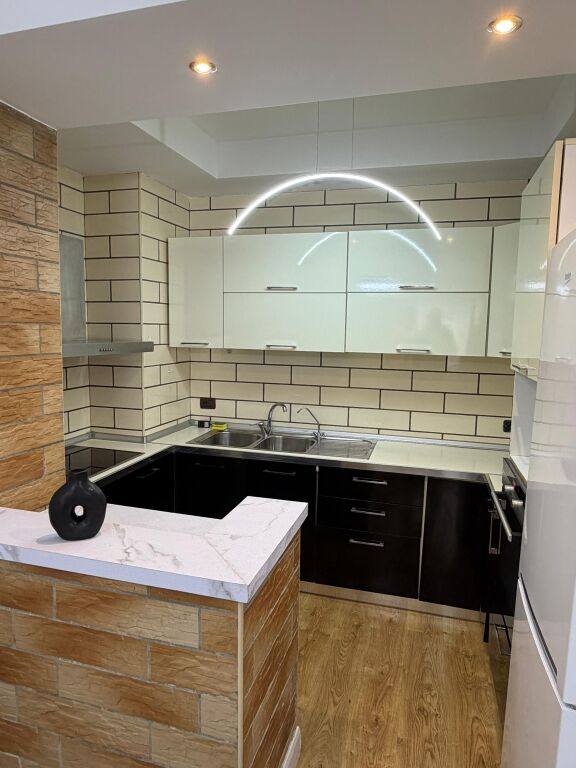 Shitet Apartament 2+1+2 në Astir