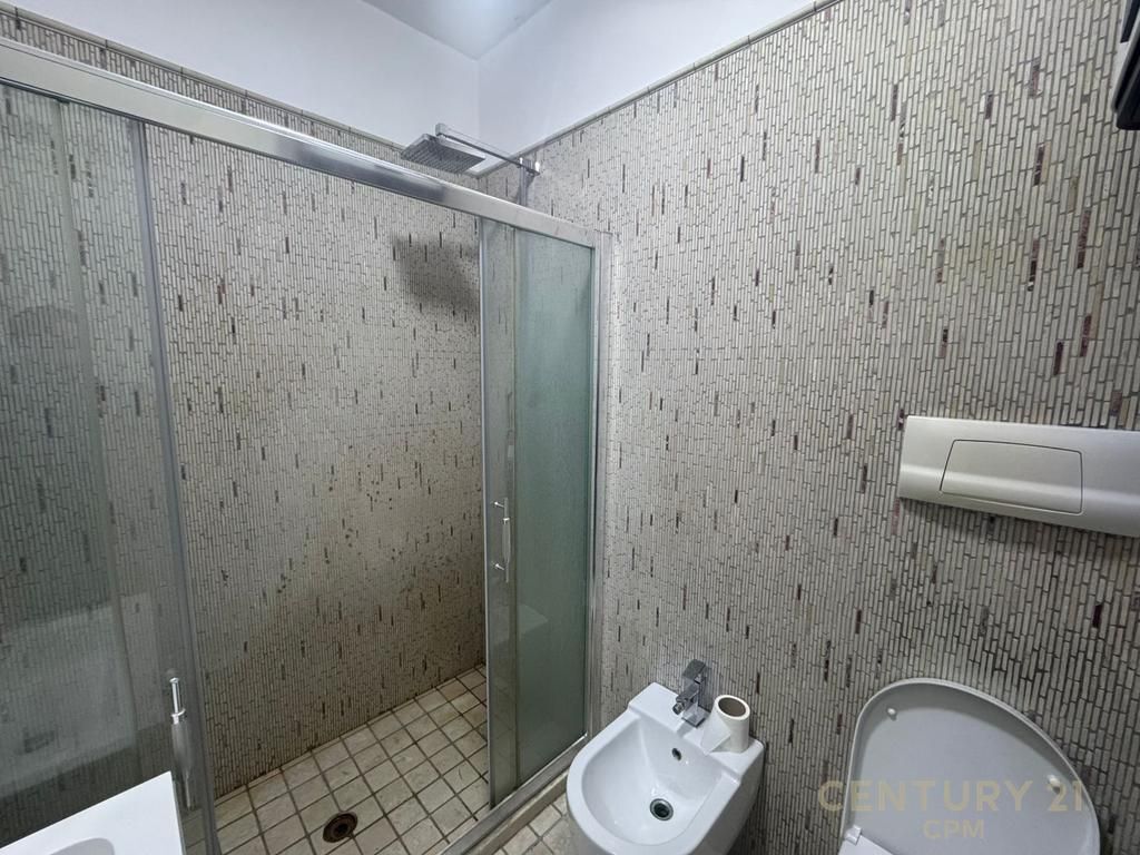 Shitet apartament 2+1+2 në fillim të Kodrës së Diellit,