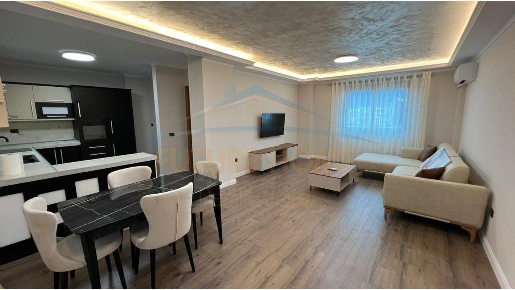 Shitet, Apartament 2+1+2, Stacioni i Trenit, Tiranë
