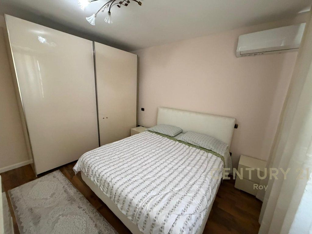 JEPET APARTAMENT 3+1+2 ME QERA NE VOLLGA , DURRES !