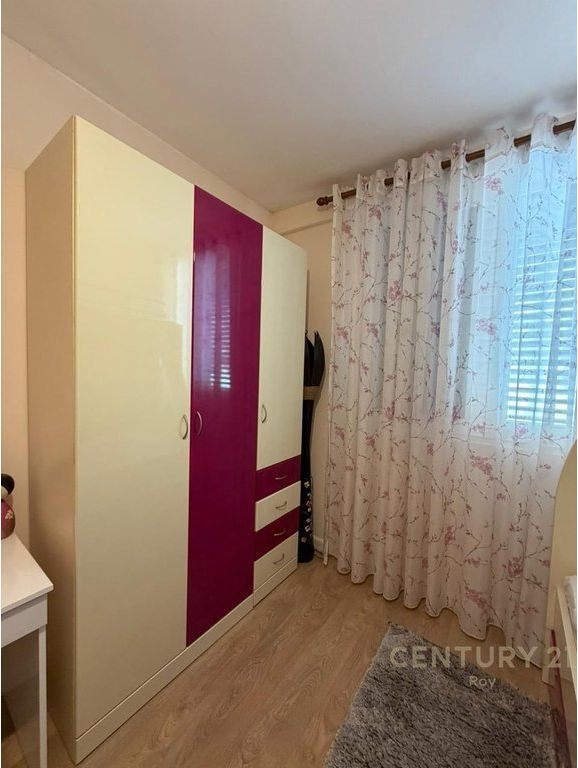 JEPET APARTAMENT 3+1+2 ME QERA NE VOLLGA , DURRES !