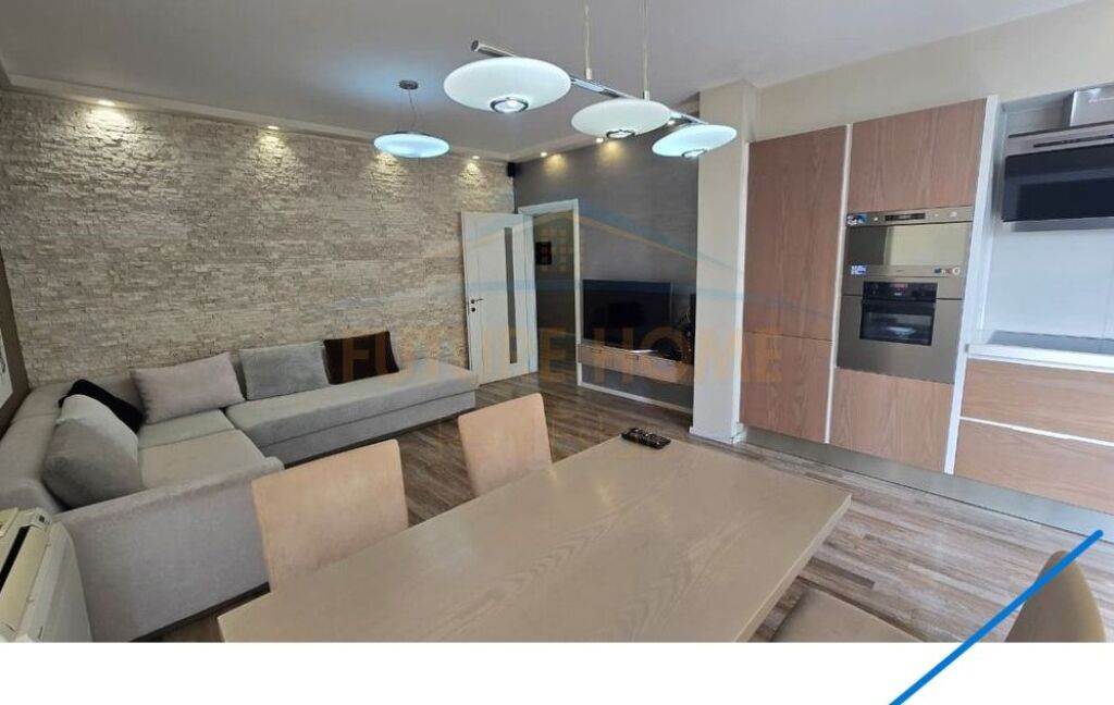 Shitet, Apartament 2+1+2,  Blloku i Vilave Selitë, Tiranë.