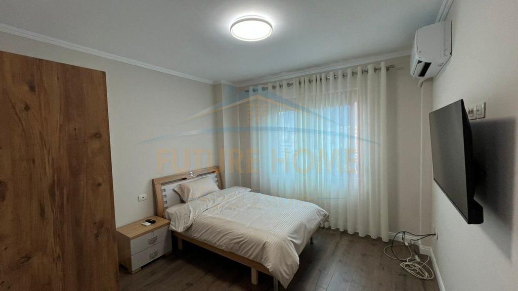Shitet, Apartament 2+1+2, Stacioni i Trenit, Tiranë