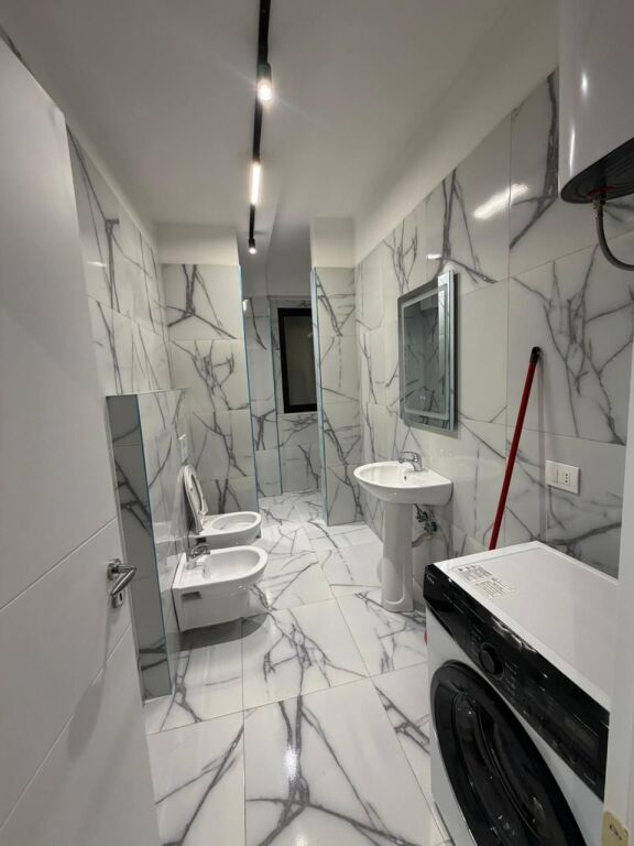 🏡 Jepet me qira 1+1 + 🅿️ – 📍Astir, Kompleksi Urban Gate💶 50,000 lekë/muaj