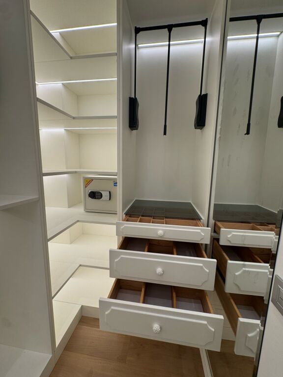 Vendesi in vendita Appartamento 2+1+2📍 Zogu i Zi – Complesso “Folea e Gjelbër”