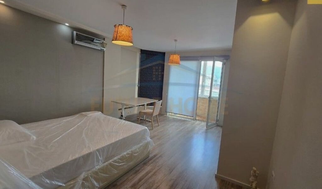 Shitet, Apartament 2+1+2, Blloku i Vilave Selitë, Tiranë