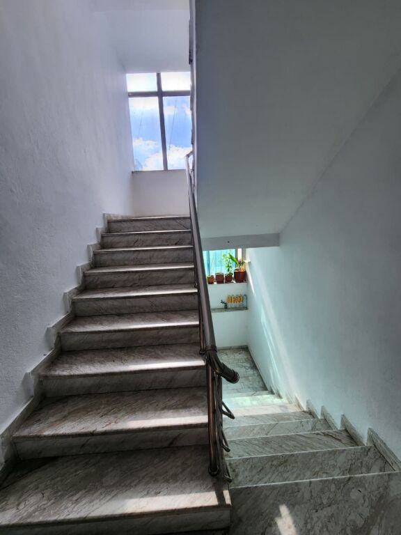 🤩Shitet : 2+1+2🚾 &amp; Ballkon Gjigand!! 📍( Myslym Shyri - Mulliri Vjetër/Rr. Islam Alla) 400m nga Sheshi Skëndërbe 122m², Kati 4, Orientim Lindje, Çmimi 297.000€ ✨️