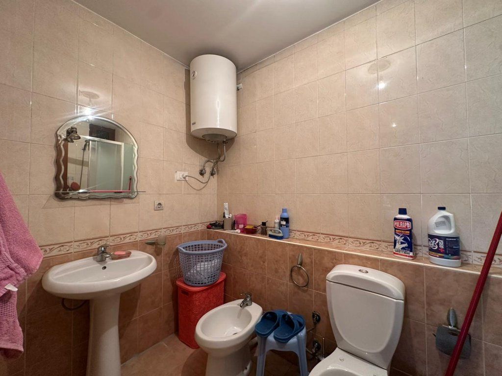 Appartamento 2+1+2 in vendita a Blloku Gintash, Laprake