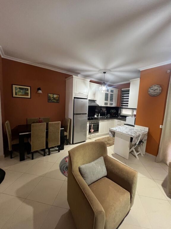 Jepet me qira apartament 2+1 tek Kazazi ne Durres
