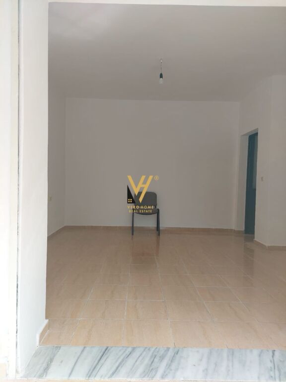 JEPET DYQAN 58 M2 ME QERA NE LAPRAKE 60.000 LEKE