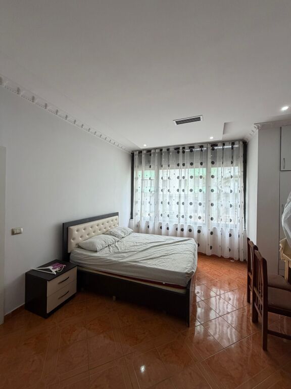 Jepet me qira garsoniere Yzberisht