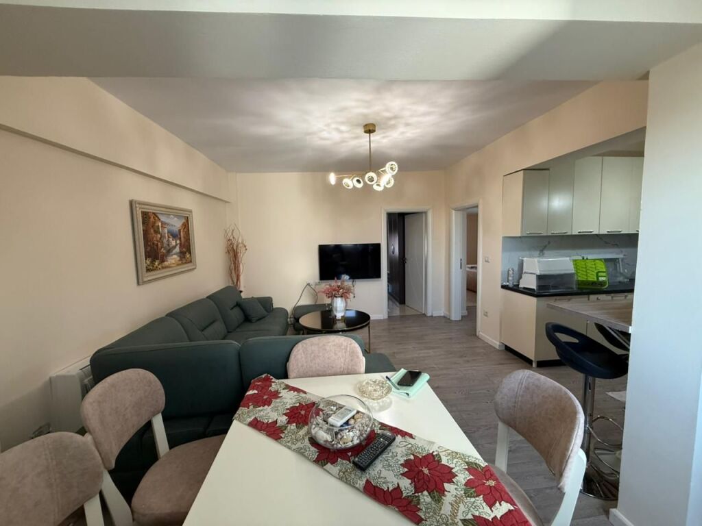 Apartament 2+1 per qira prane Portit ne Durres.