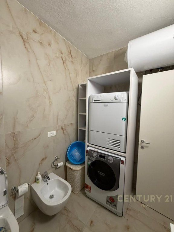 JEPET APARTAMENT 3+1+2 ME QERA NE VOLLGA , DURRES !