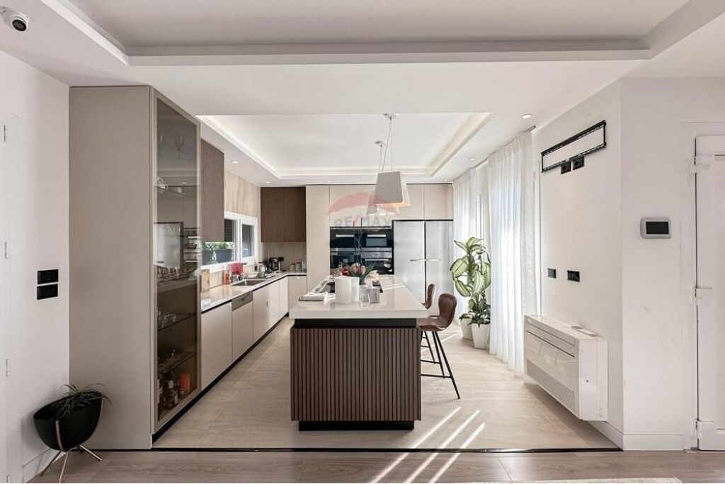 Vile Luksoze per qira te Long Hill !