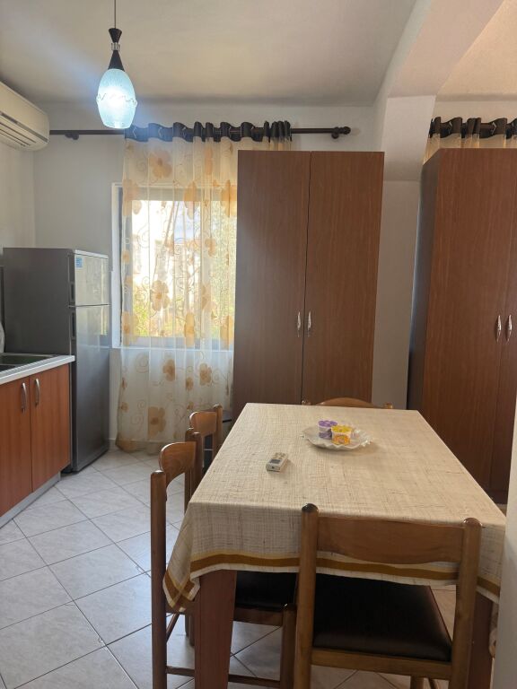 Studio apartment for rent in Komuna e Parisit!