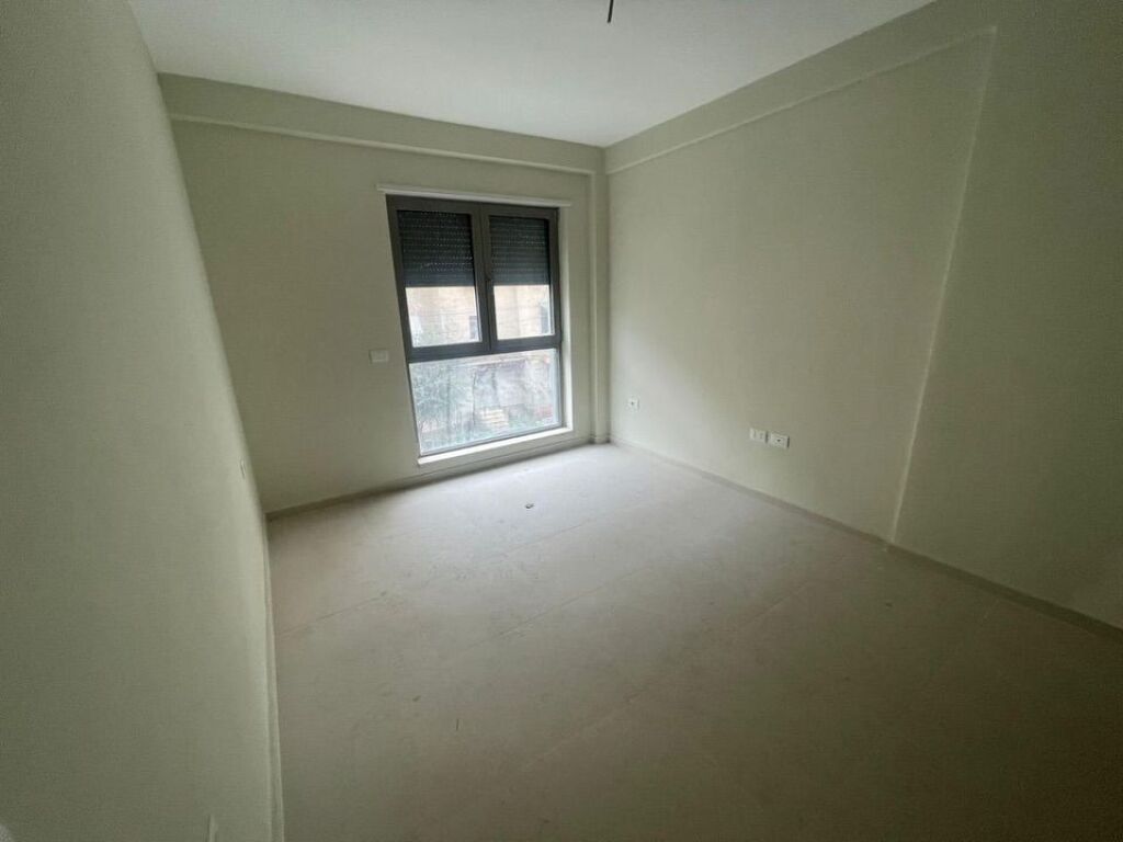 APARTAMENT 1+1 NË SHITJE - SHKOLLA E KUQE / PAZARI RI