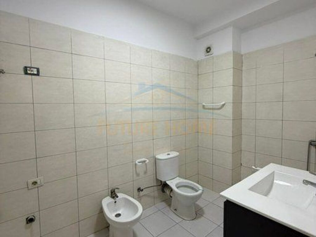 Shitet, Apartament 1+1, Unaza e Re