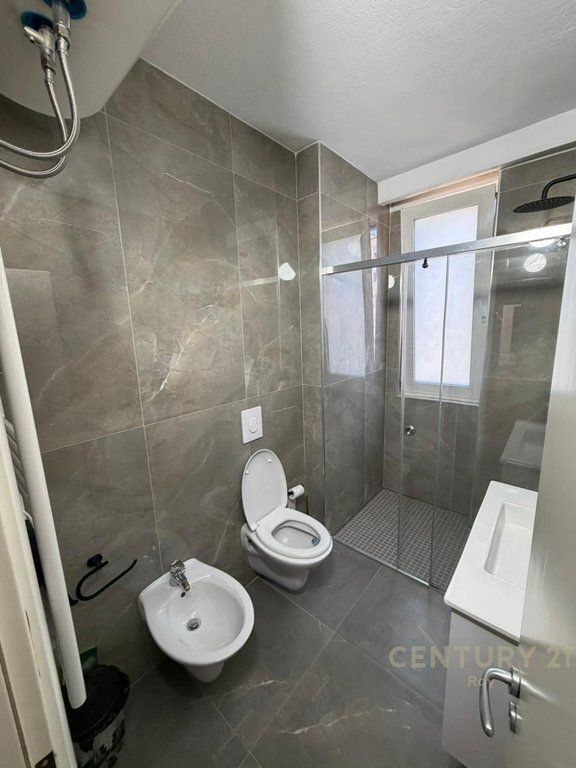 JEPET APARTAMENT 3+1+2 ME QERA NE VOLLGA , DURRES !