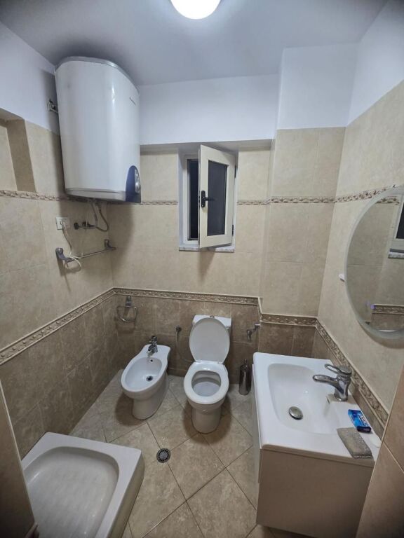 🏢Rruga e Barrikadave,jepet me qera apartament 1+1,i mobiluar. 650Euro