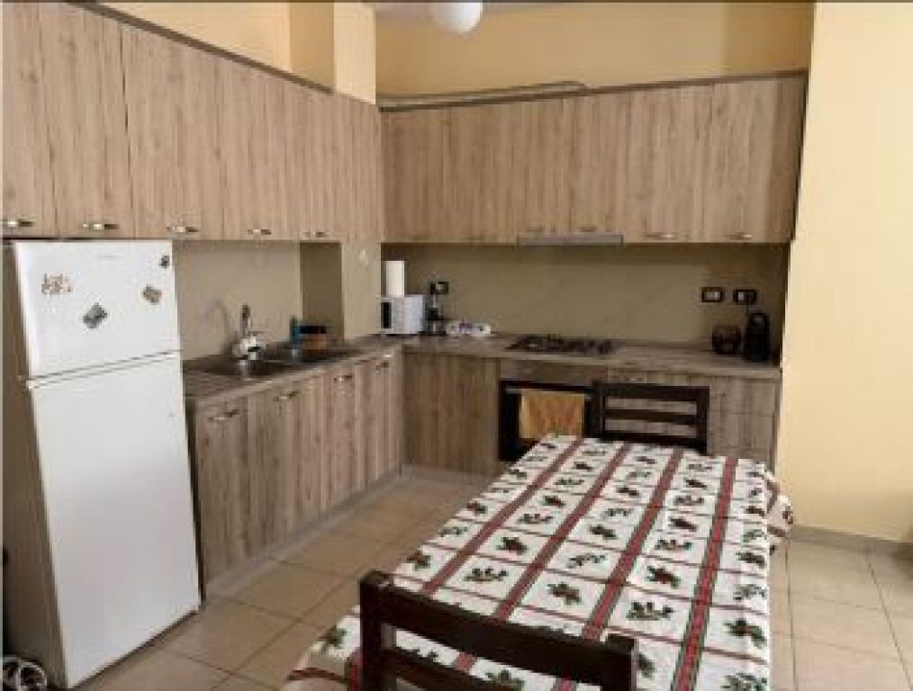 Liqeni i thate, jepet me qera apartament 2+1+2