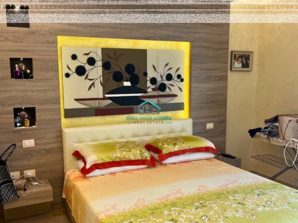 APARTAMENT 2+1 ME QERA – LUNGOMARE, VLORË