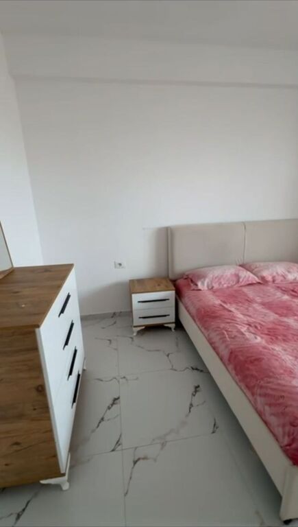 Apartament me qera 1+1