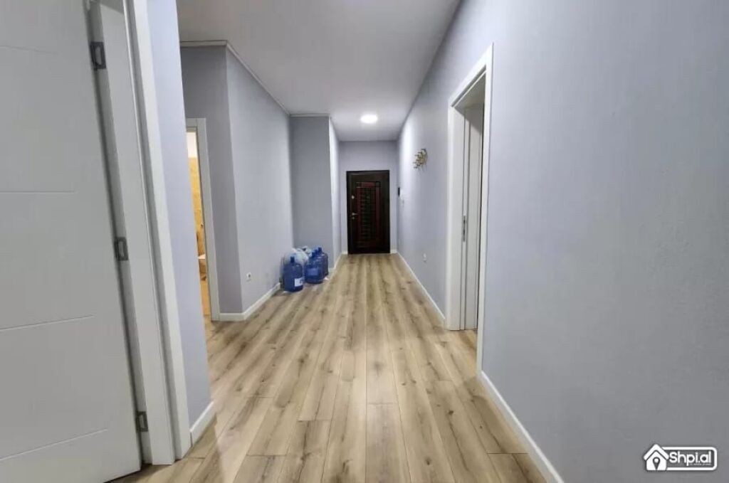 🤩Shitet : 2+1+2🚾 &amp; Ballkon Gjigand!! 📍( Myslym Shyri - Mulliri Vjetër/Rr. Islam Alla) 400m nga Sheshi Skëndërbe 122m², Kati 4, Orientim Lindje, Çmimi 297.000€ ✨️