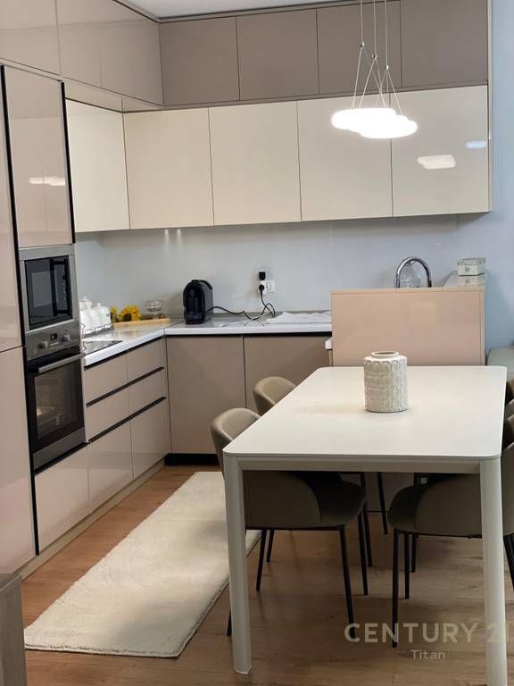 Affittasi appartamento 3+1+2 con parcheggio a Fiori Di Bosco