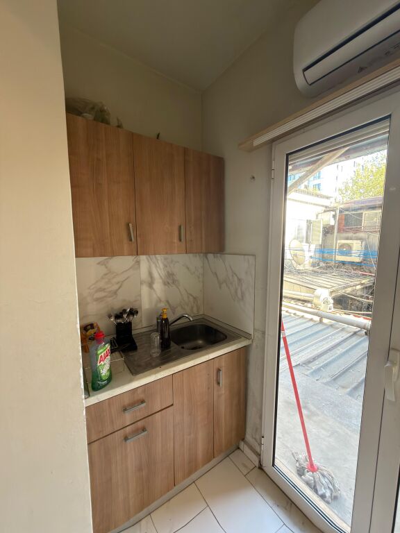 Jepet me qera apartament 1+1 tek Ish Parku (përballë Square 21)
