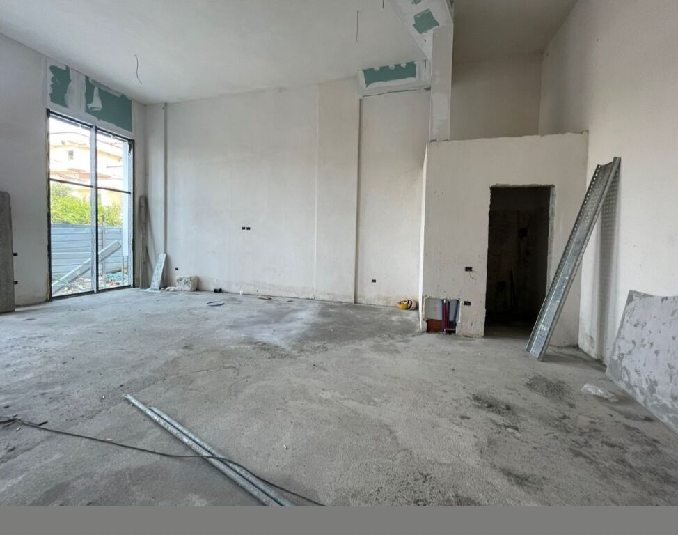 🏡 VILLA INDIPENDENTE IN VENDITA – LAGO DI FARKË